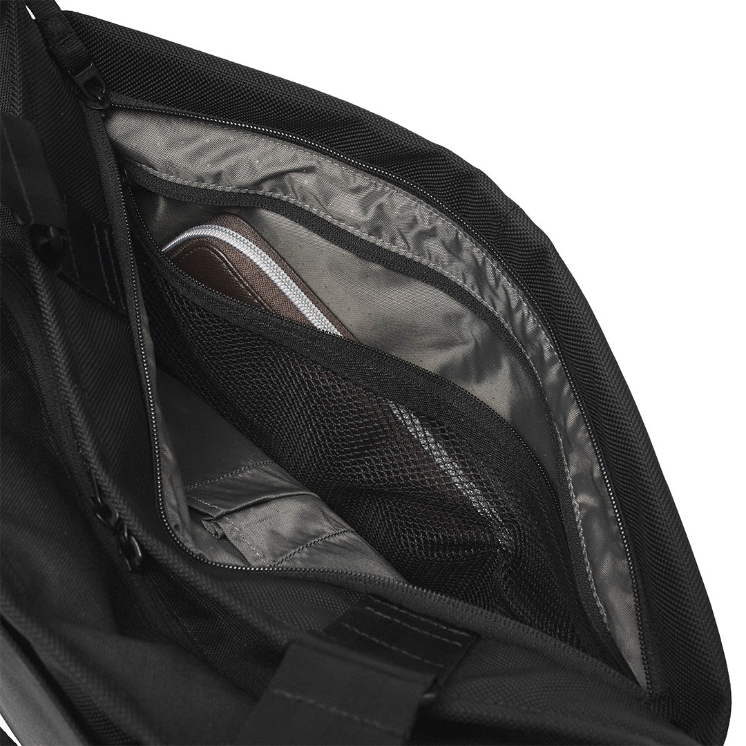 Tracks Tote / 22L -Black-