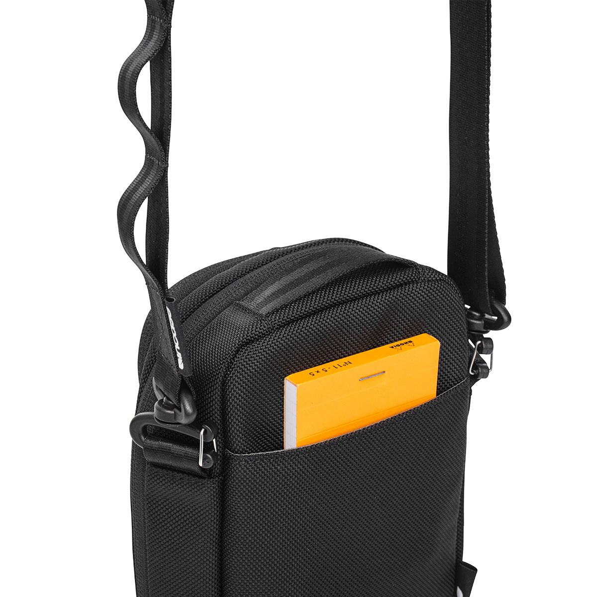 Tracks Small Shoulder Pouch / 2L -Black-