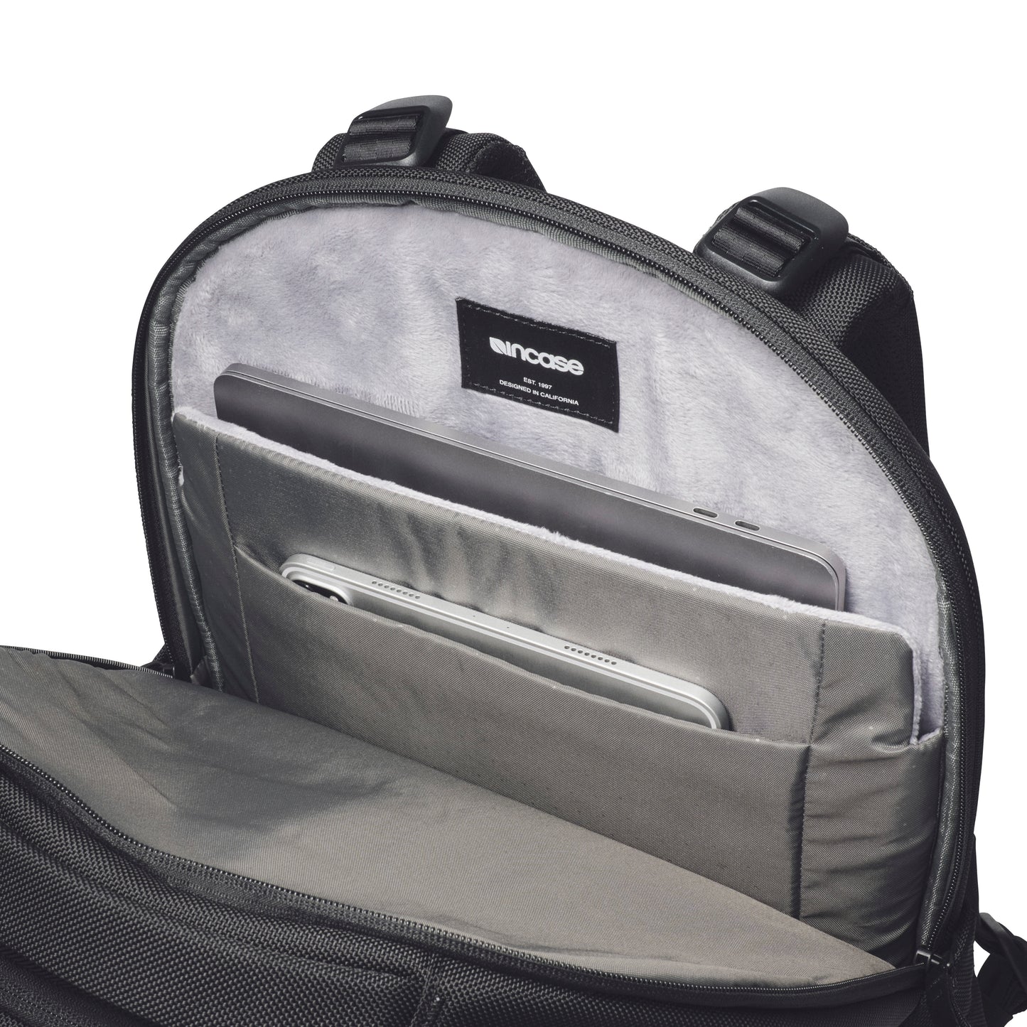 Tracks Backpack 25L -Black-