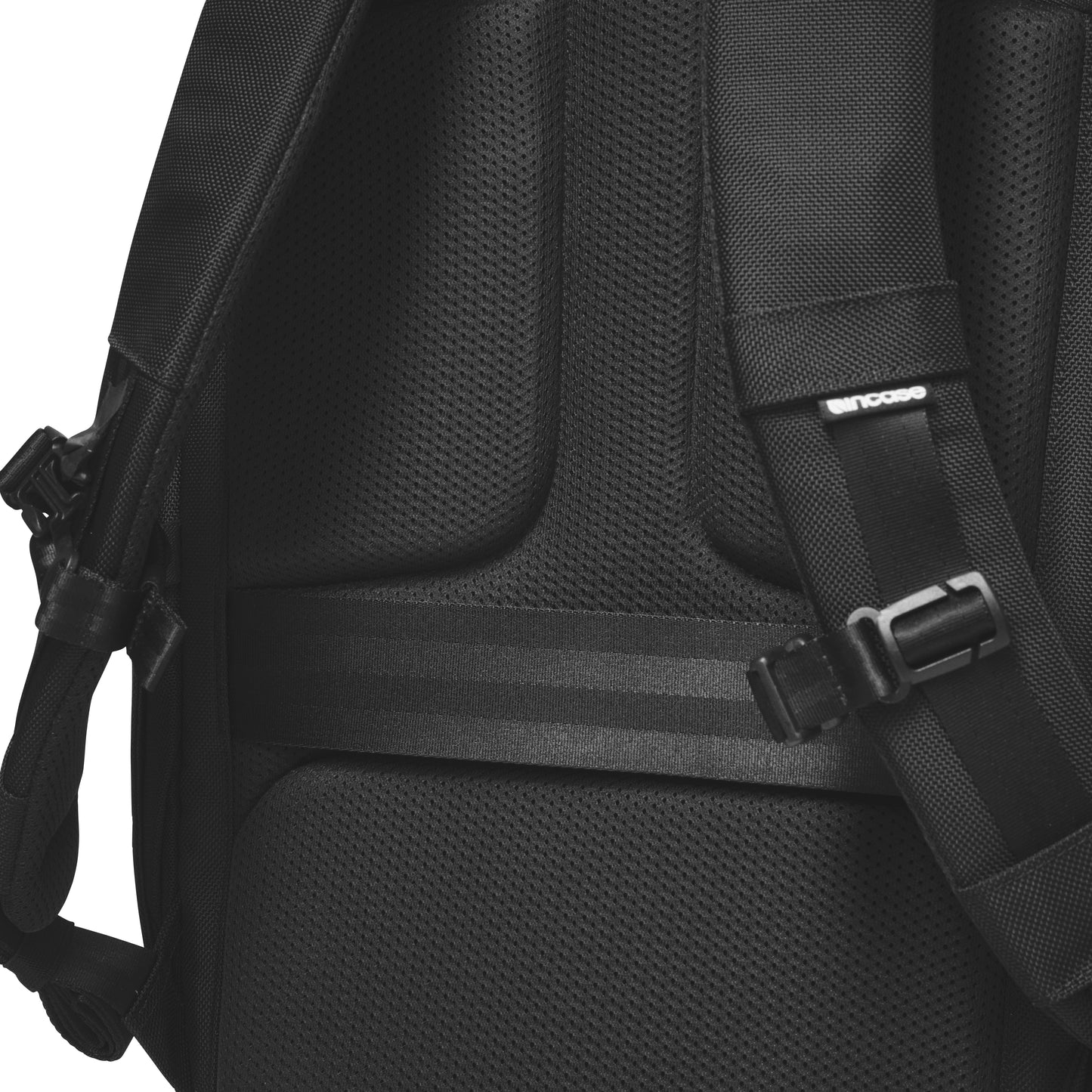 Tracks Backpack 25L -Black-