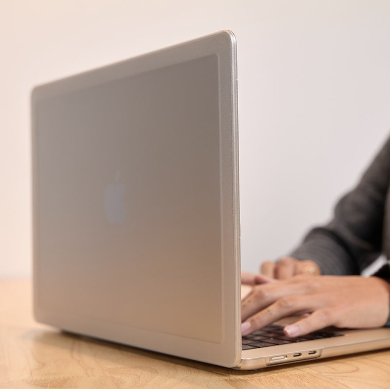 Edge Hardshell Case for MacBook Pro 16“ -Clear-(STORE LIMITED)