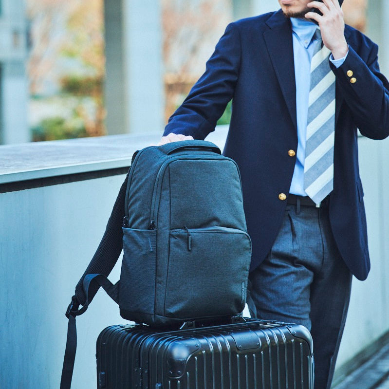 Facet 20L Backpack -Black-