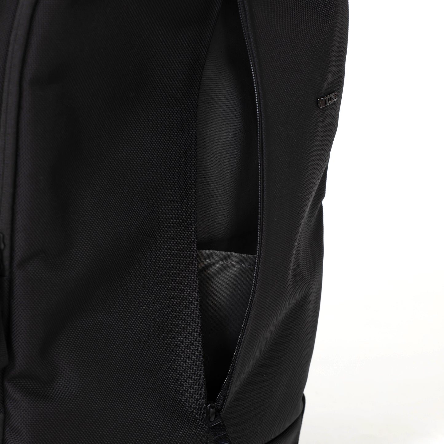 Tracks Backpack 25L -Black-