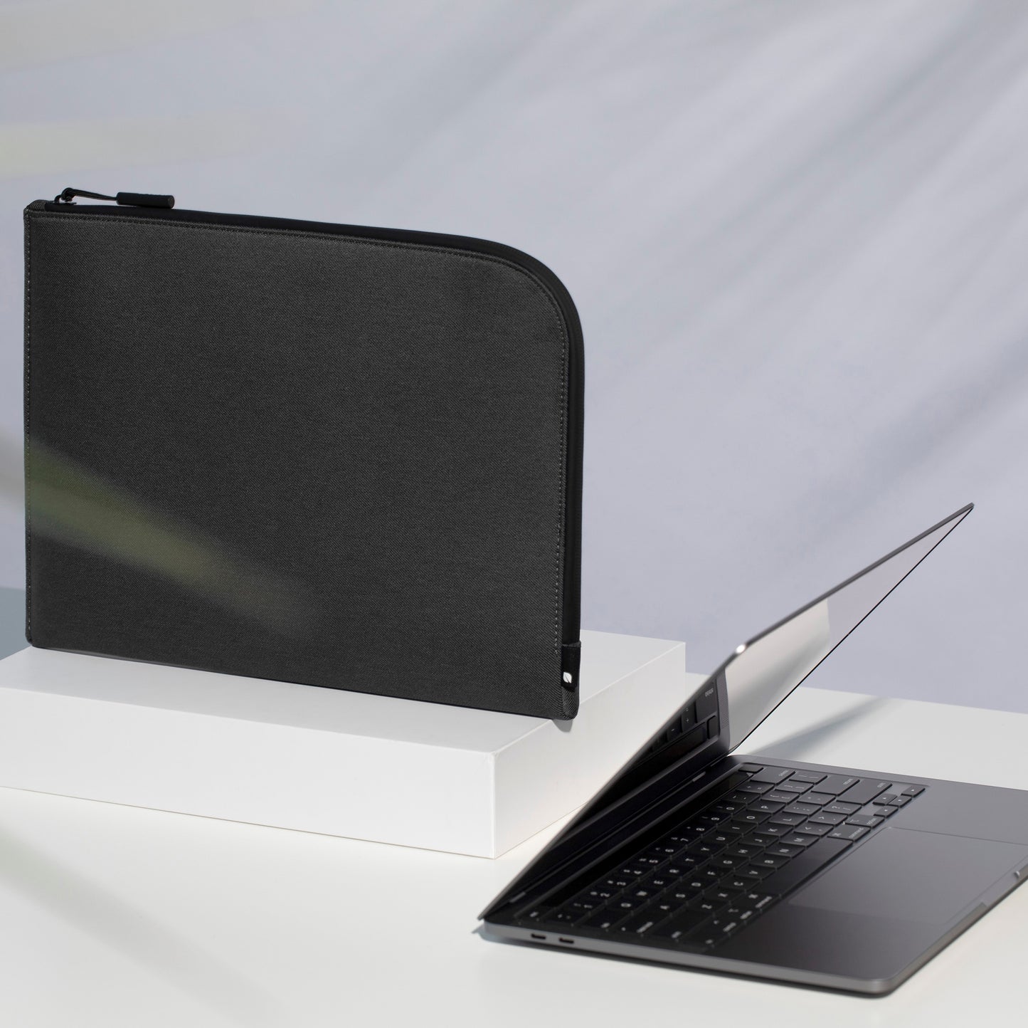 Facet Sleeve with Recycled Twill 13" -Black-