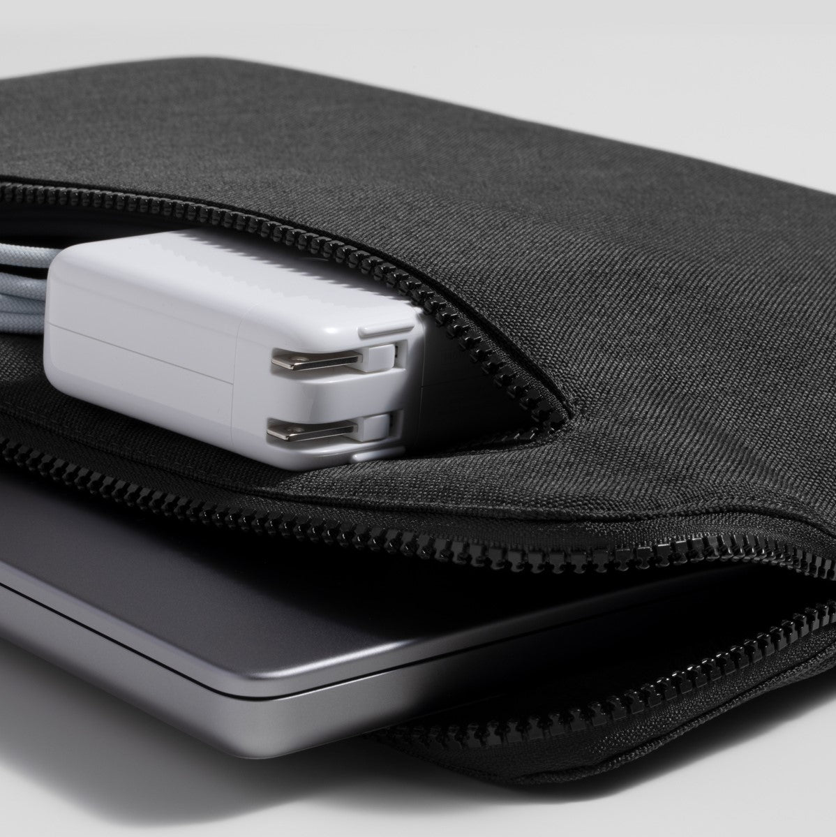 Compact Sleeve in Woolenex for 13-inch MacBook Pro & MacBook Air Retina - Charcaol -