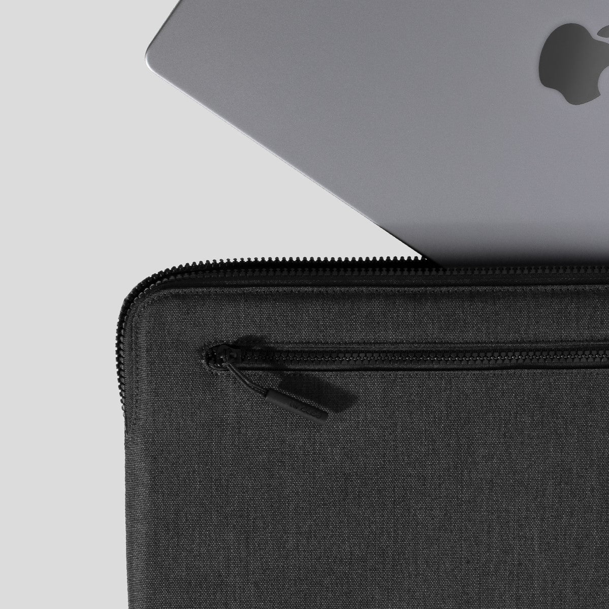 Compact Sleeve in Woolenex for 13-inch MacBook Pro & MacBook Air Retina - Charcaol -