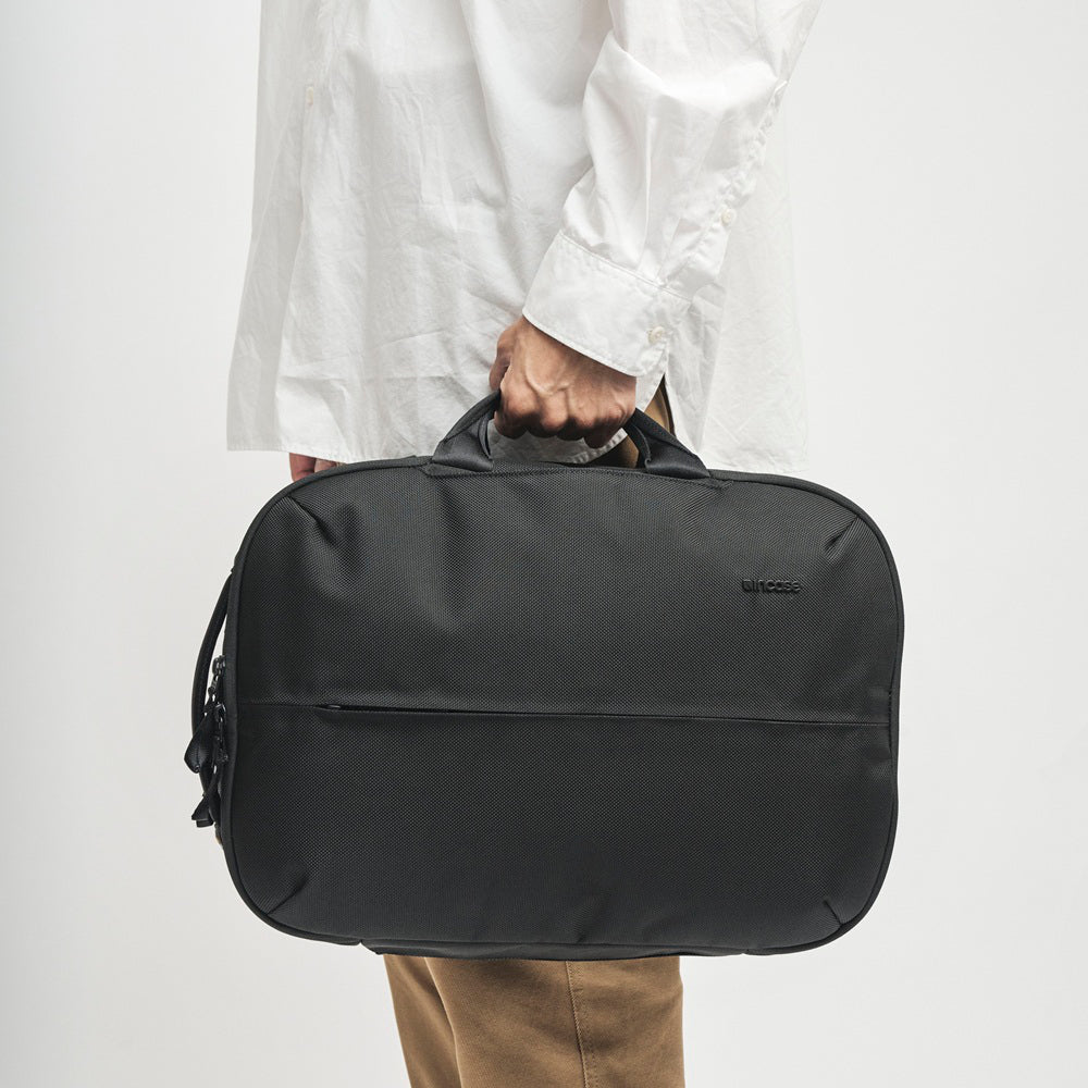 Tracks Two-Way Brief / 18L -Black-