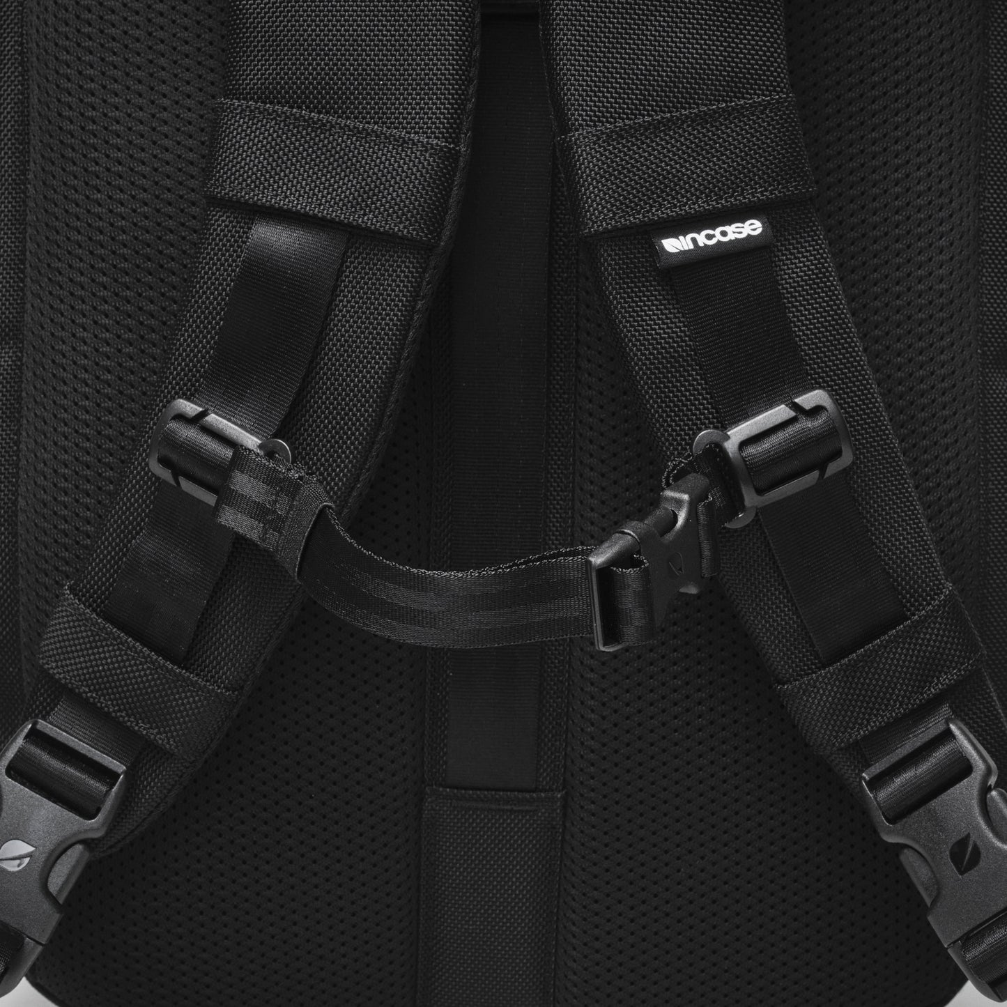 Tracks Two-Way Brief / 18L -Black-