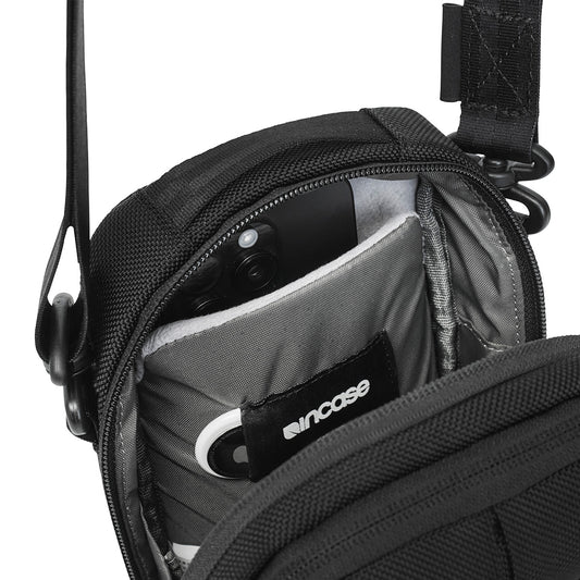 Tracks Small Shoulder Pouch / 2L -Black-