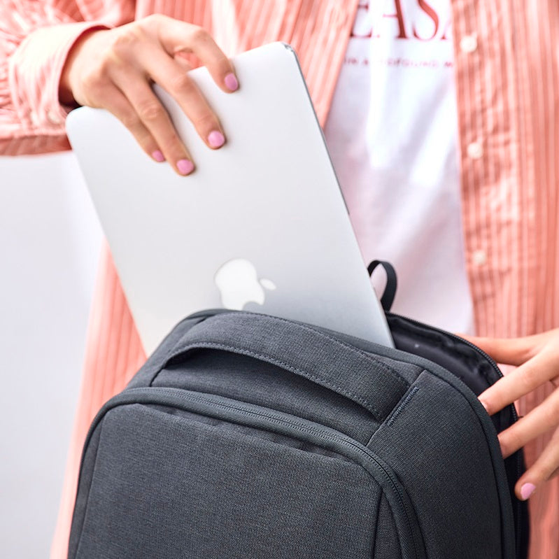 ファセット20lバックパック(Facet 20L Backpack) -黒(ブラック)-軽量