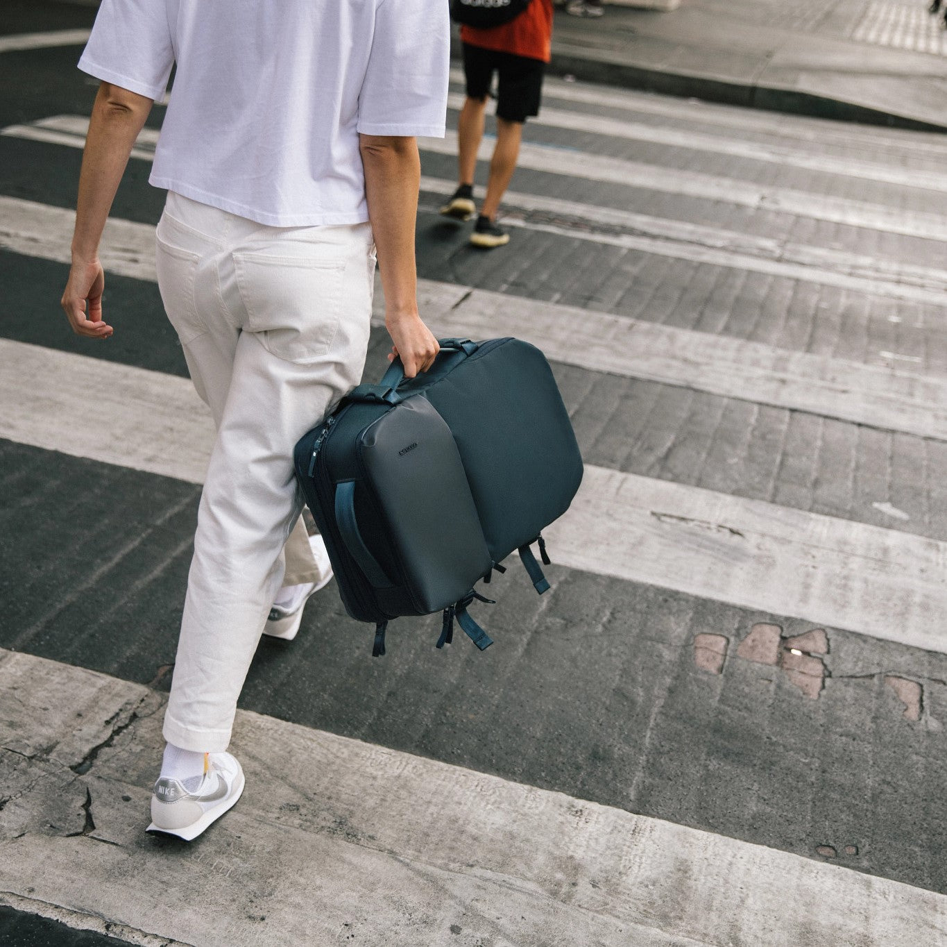 Incase A.R.C. Travel Pack -Black-