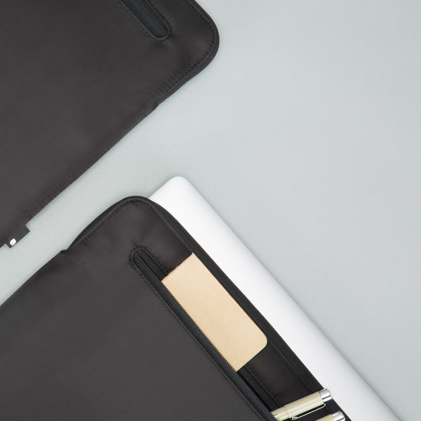Compact Sleeve in Flight Nylon for  MacBook Pro 13" -Black-